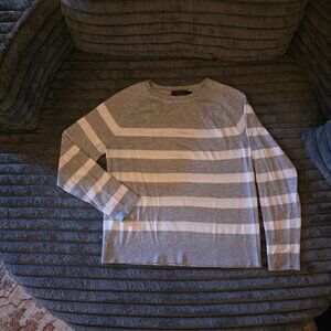 Zesica (M) Lighwieght striped shirt/sweater